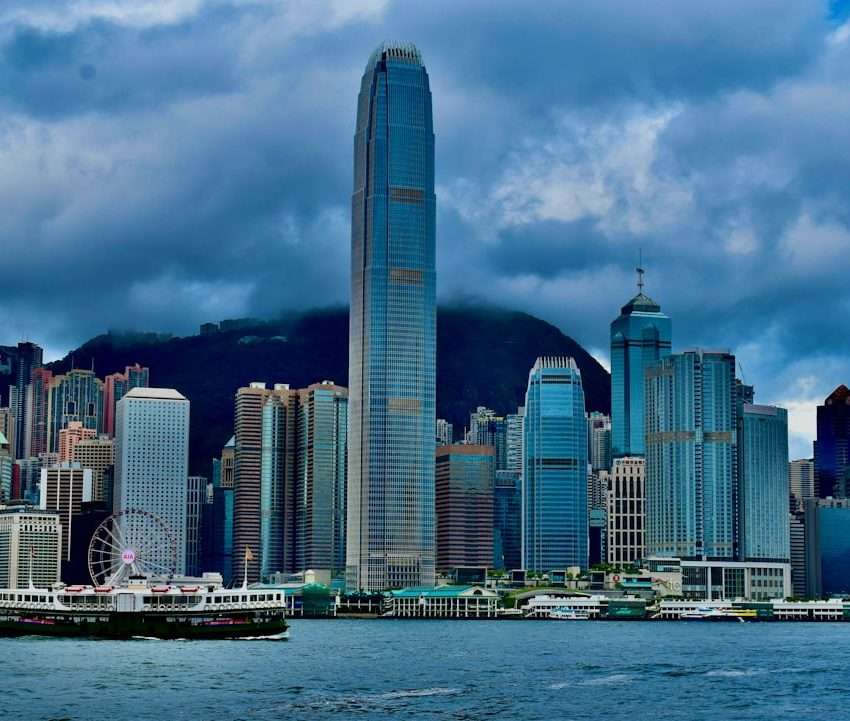 香港化妝品批發完整指南：從進出口報關到本地市場分銷的使用攻略